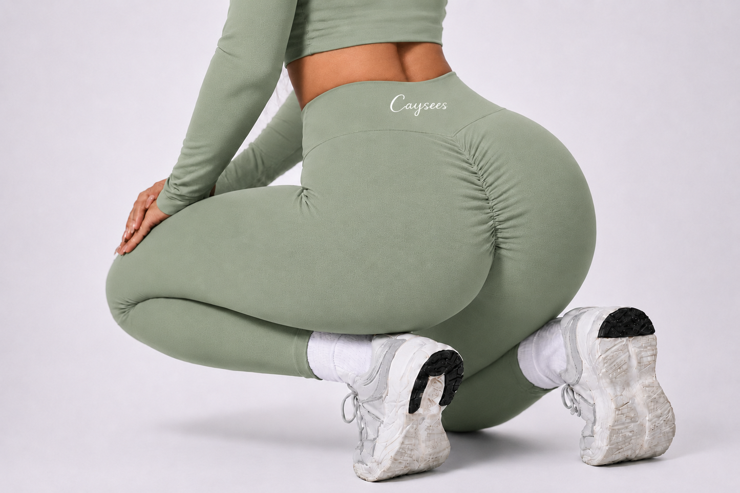 OLIVE Sculpted Scrunch Leggings